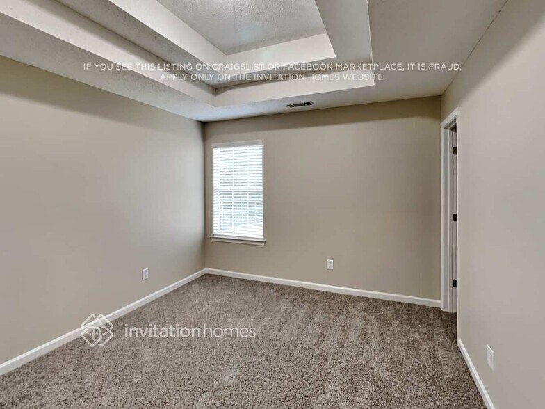 Building Photo - 135 Hidden Creek Dr