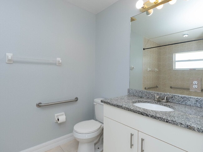 Building Photo - 2-Bed, 2-Bath Venice Home with Brand New Roof and AC