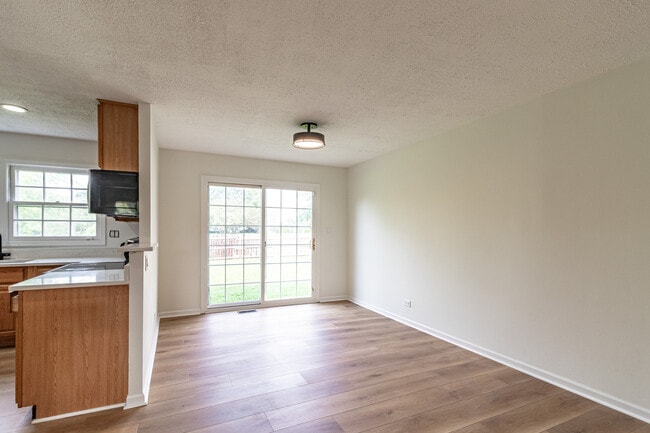 Building Photo - 1075 Aspen Dr