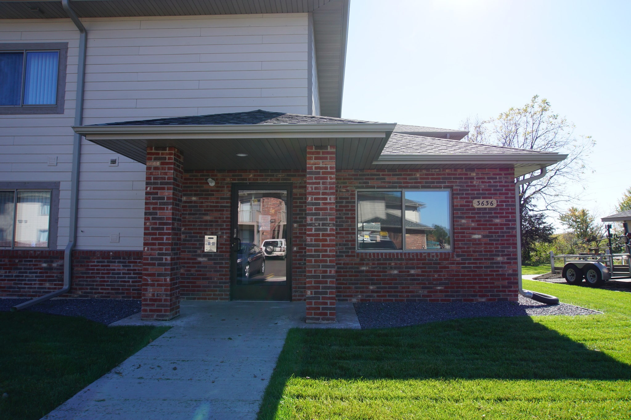 Building Entry - 3636 Calvert Rd