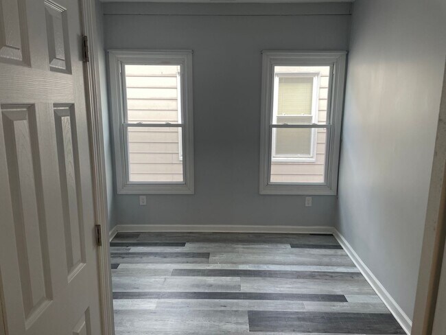 Building Photo - 687 Winchester Ave