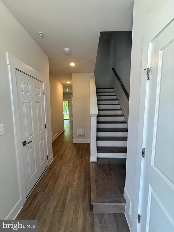 Building Photo - 212 Pomegranate Ln