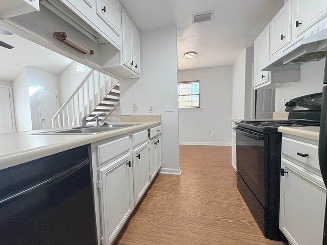 Building Photo - 2330 Brynmahr Dr