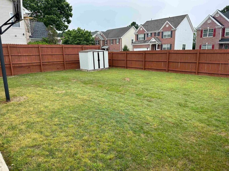 Building Photo - 1133 Hawthorn Ln