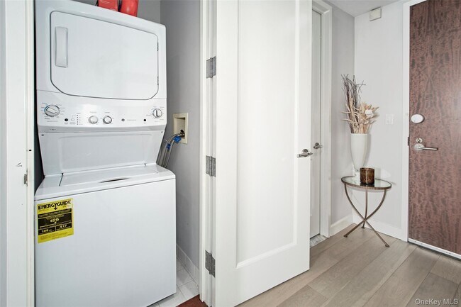 Building Photo - 10 City Pl