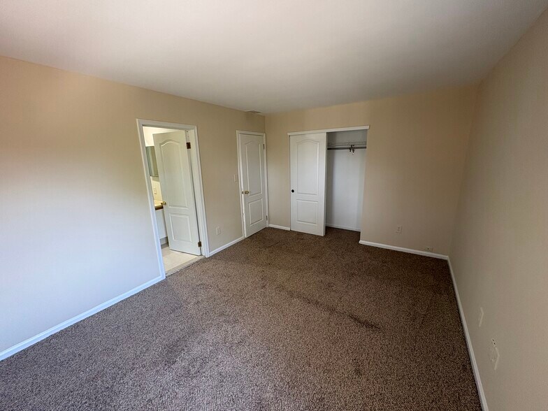Building Photo - 7 Timber Ridge Dr