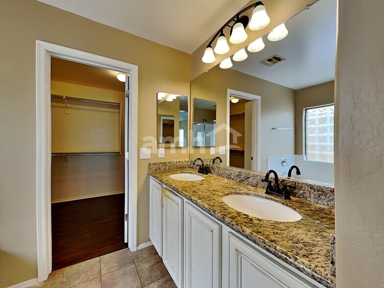 Building Photo - 38549 N Reynosa Dr