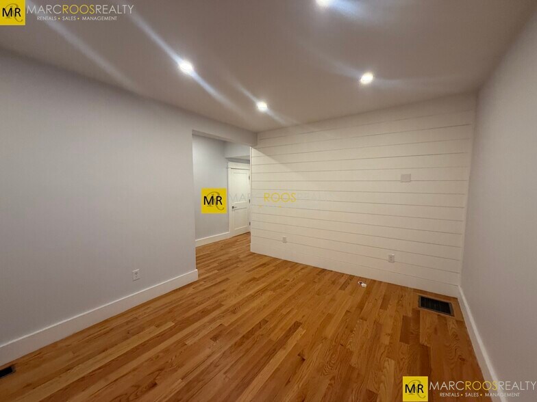 Building Photo - 331 Chelsea St