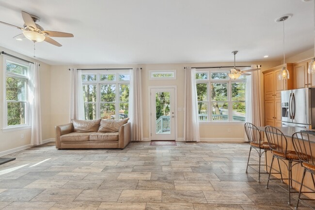 Building Photo - 317 W College Ter