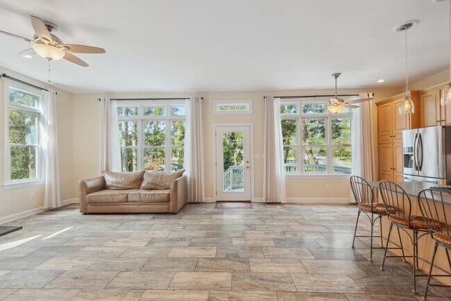 Building Photo - 317 W College Terrace