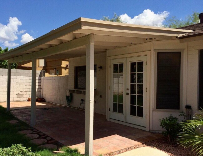 Building Photo - 8878 E Sheena Dr