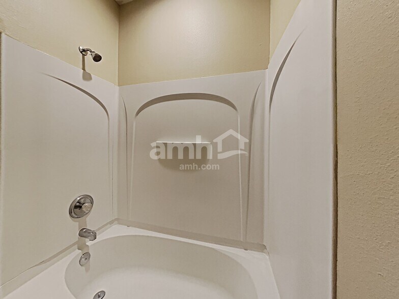 Building Photo - 711 Red Cedar Ct