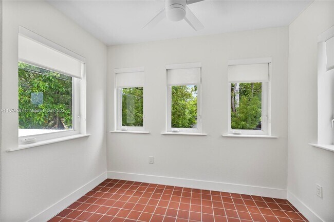 Building Photo - 2356 SW 16th Ave