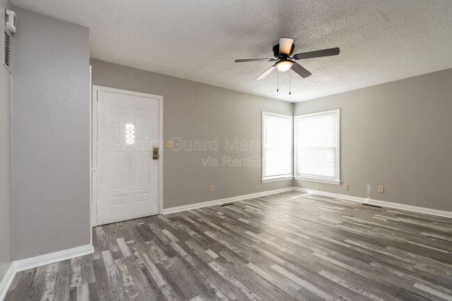 Building Photo - 4722 E Elm St