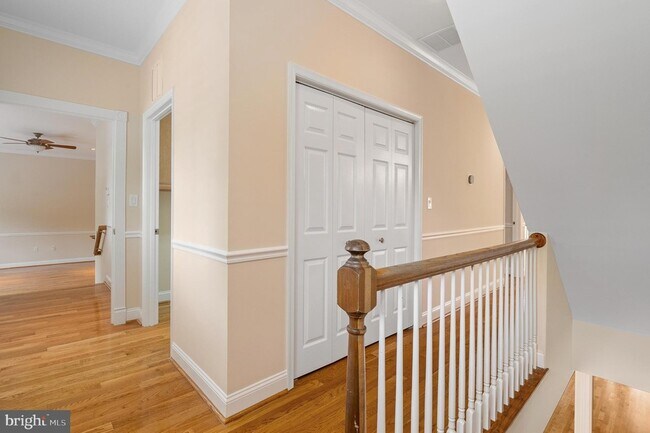 Building Photo - 5905 Lone Oak Dr
