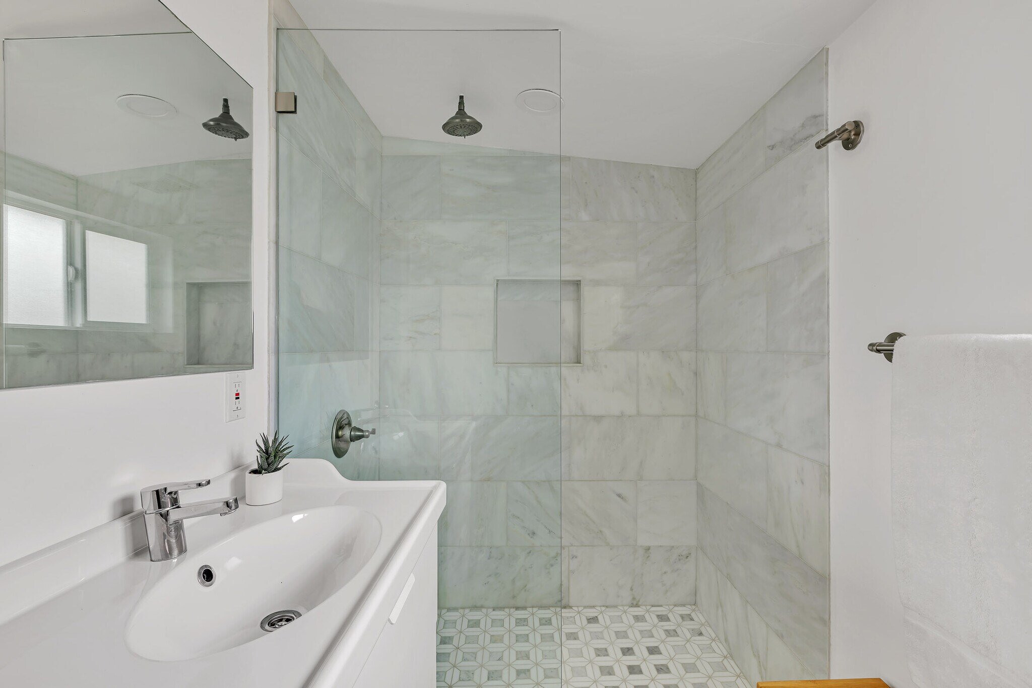 Bathroom 2 - 718 Vernon Ave