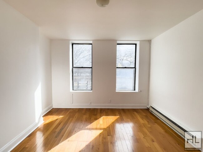 Building Photo - 147 Starr St