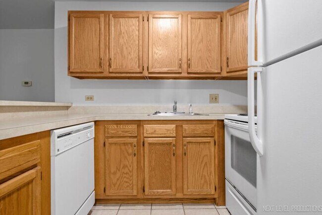 Building Photo - 1 bedroom in Lisle IL 60532