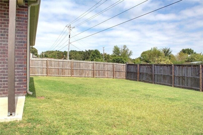Building Photo - 3072 N Autumn Rose Ave