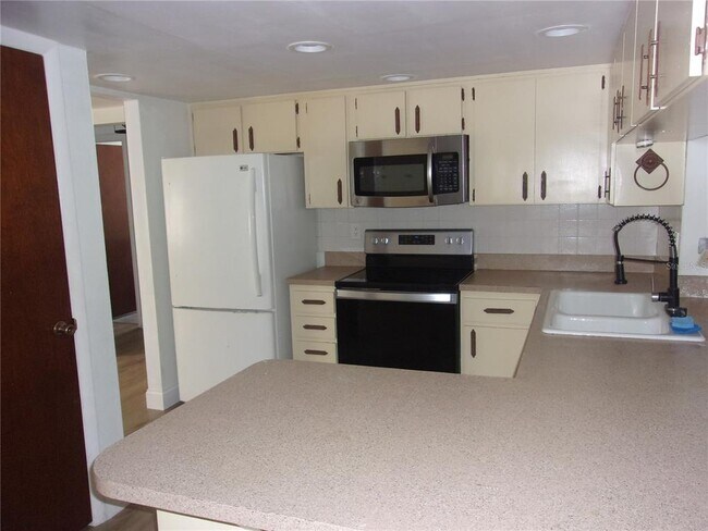 Building Photo - 8529 Bella Via