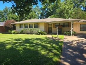 Building Photo - $300 Off 1st Month
