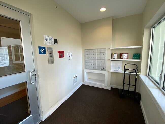 Building Photo - 20 Pond St