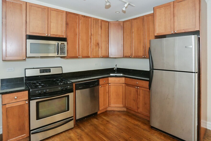 Building Photo - 3824 N Sheffield Ave