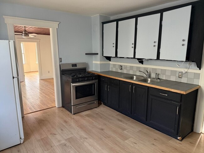 Building Photo - 2229 Faber St