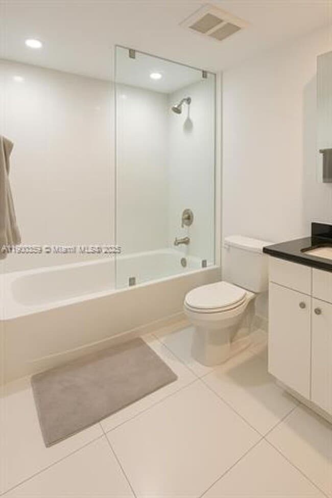 Building Photo - 2401 Collins Ave