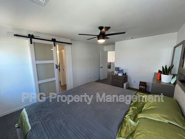 Building Photo - 14118 W Hackamore Dr
