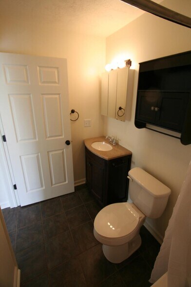 Building Photo - 331 Concord Ave