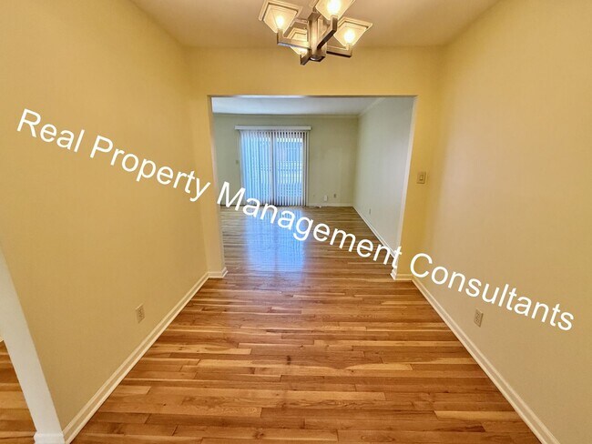 Building Photo - 1 Bedroom in Westport