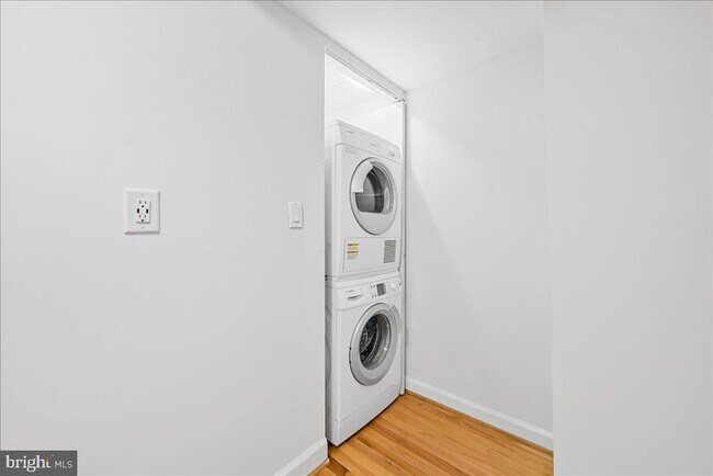 Building Photo - 1830 17th St NW