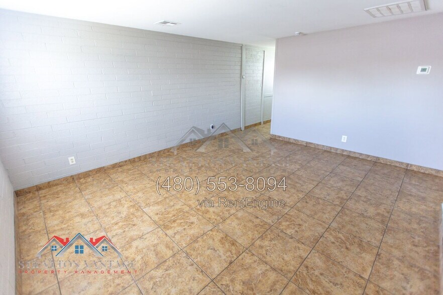 Building Photo - 2028 N 26th Pl