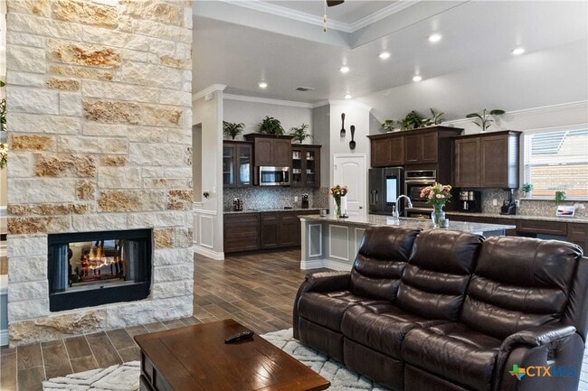 Building Photo - 8402 Ridge Crest Dr