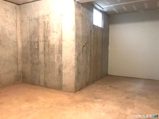 Building Photo - 60 Plainfield Ave