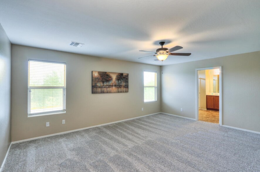 Building Photo - 40352 W Molly Ln
