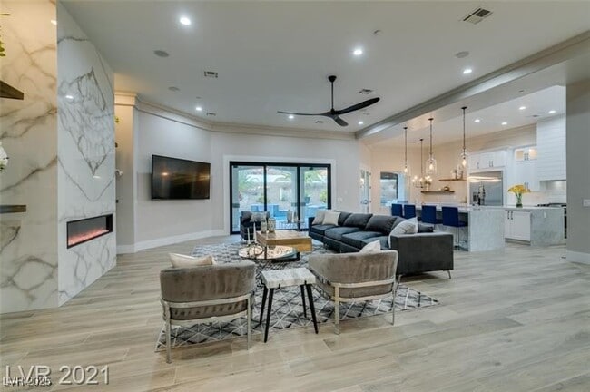 Building Photo - 794 Bolle Way