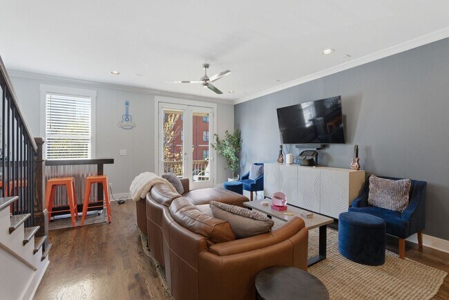 Building Photo - Wedgewood Houston Townhome