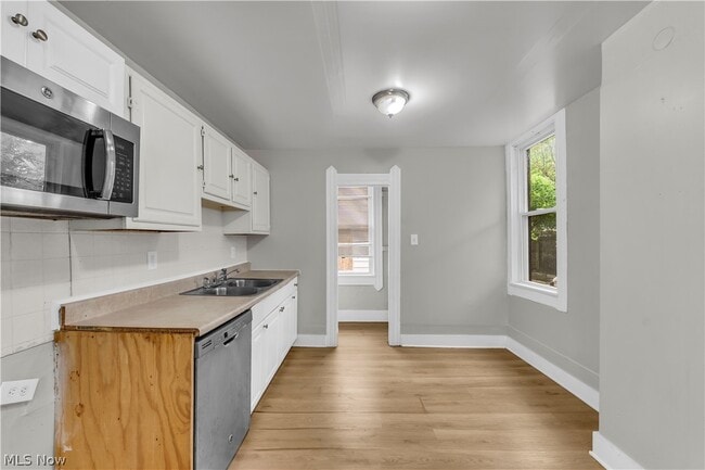 Building Photo - 1345 W 61st St