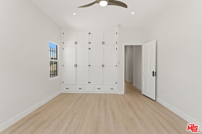 Building Photo - 833 1/4 N Alfred St