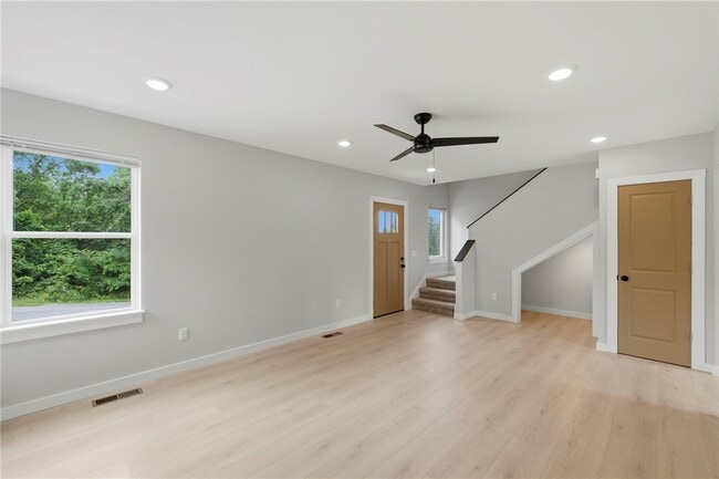 Building Photo - 14 Marisco Ln
