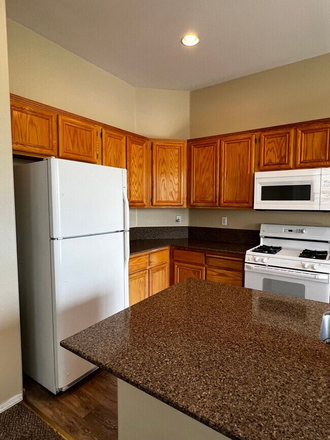 Building Photo - 1675 Brentford Way