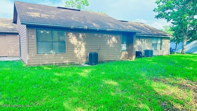 Building Photo - 10652 Meadowlea Dr