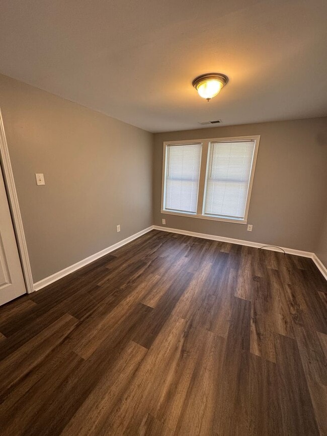 Building Photo - 416 Perman St SW