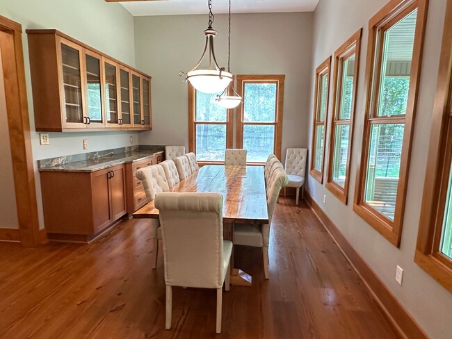 Building Photo - Charming 2 Bed, 2 Bath Custom Ranch on 5 P...