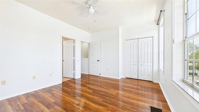 Building Photo - 3175 Bayshore Oaks Dr