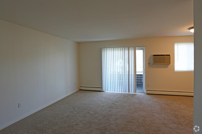 Living Room - Oak Forest Apartments