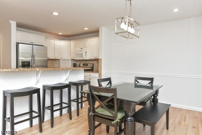 Building Photo - 203 Central Pk Pl