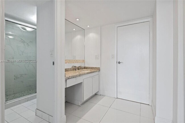 Building Photo - 20335 W Country Club Dr